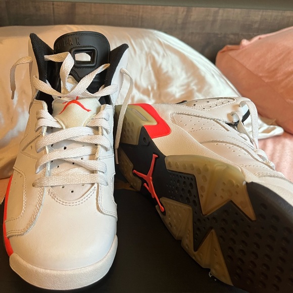 Air Jordan 6 Retro BG ‘White Infrared’ 2014 - Picture 4 of 5